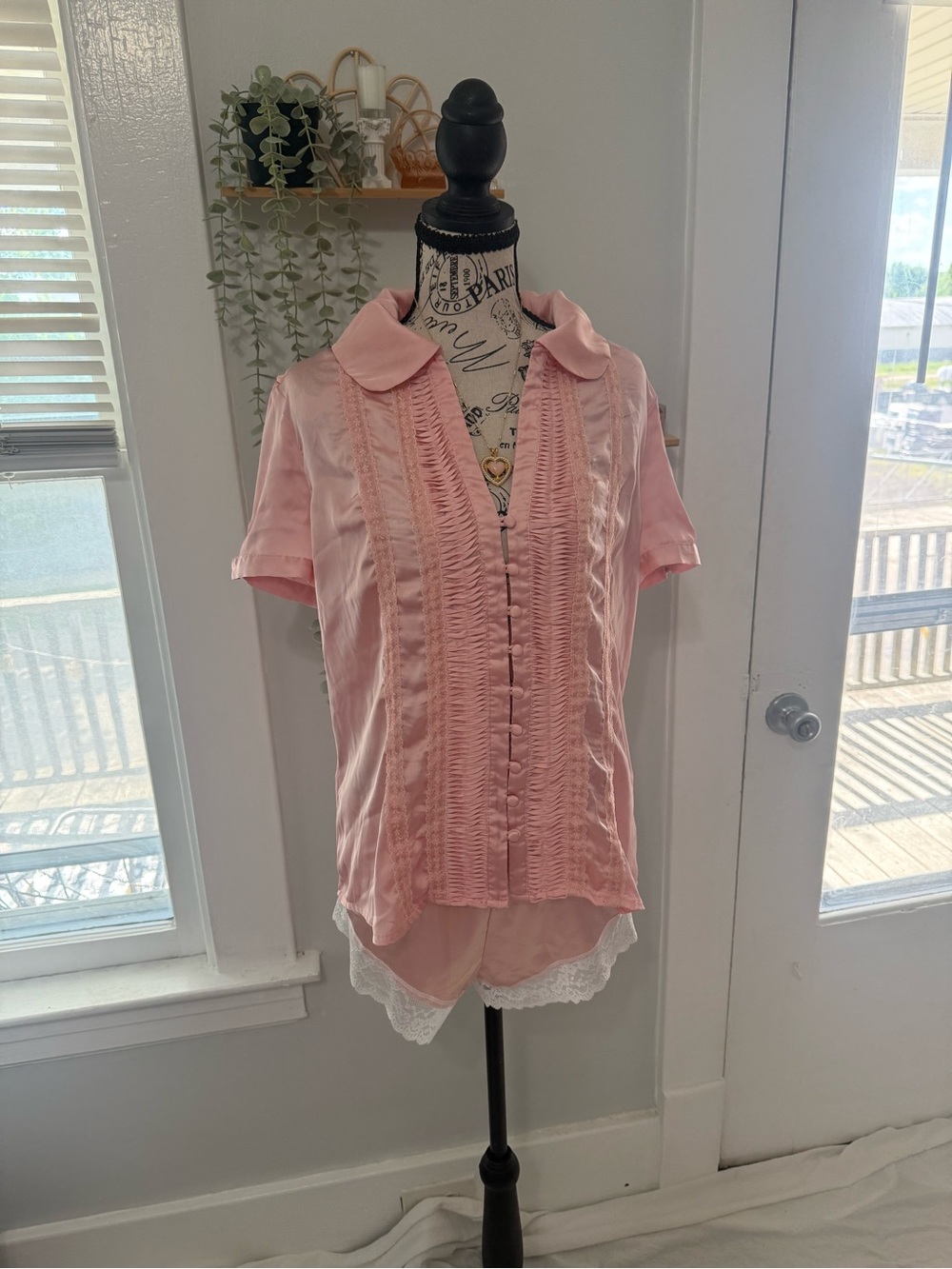 Dots Blush vintage Pink Satin-Look Ruffled Top